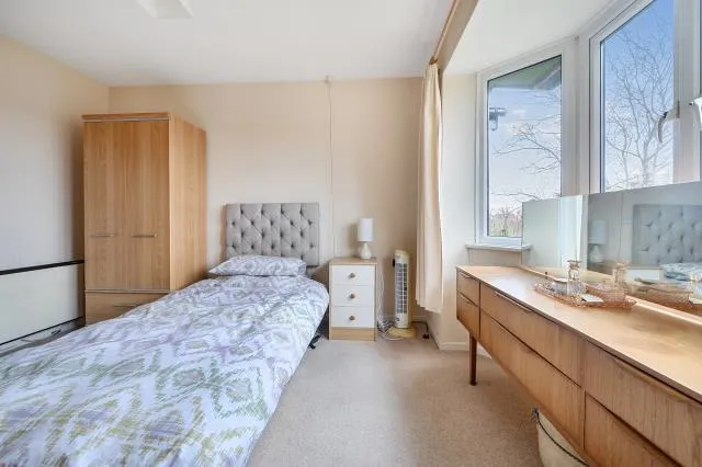Ferndale Court, Thatcham, RG19, photo 13