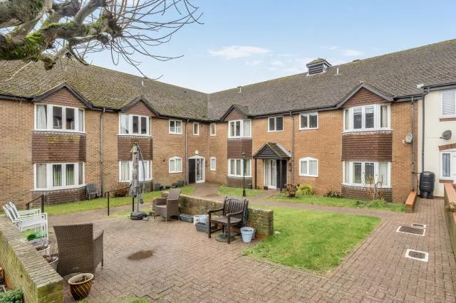 2 bed flat for sale, Ferndale Court, Thatcham, RG19