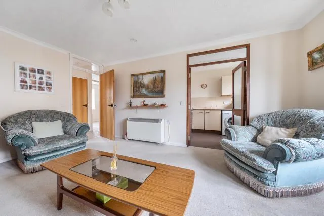 Ferndale Court, Thatcham, RG19, photo 2