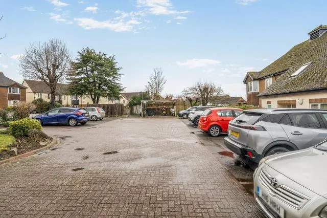 Ferndale Court, Thatcham, RG19, photo 17