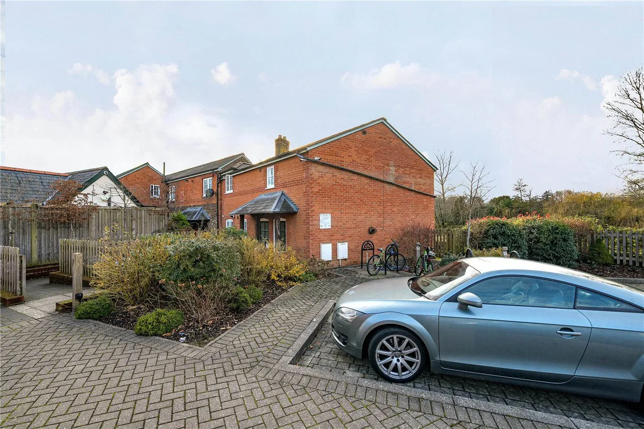 Tilford Street, Tilford, GU10, photo 7