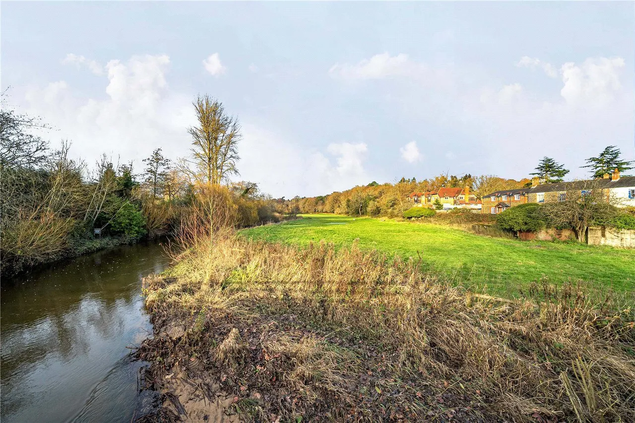 Tilford Street, Tilford, GU10, photo 8