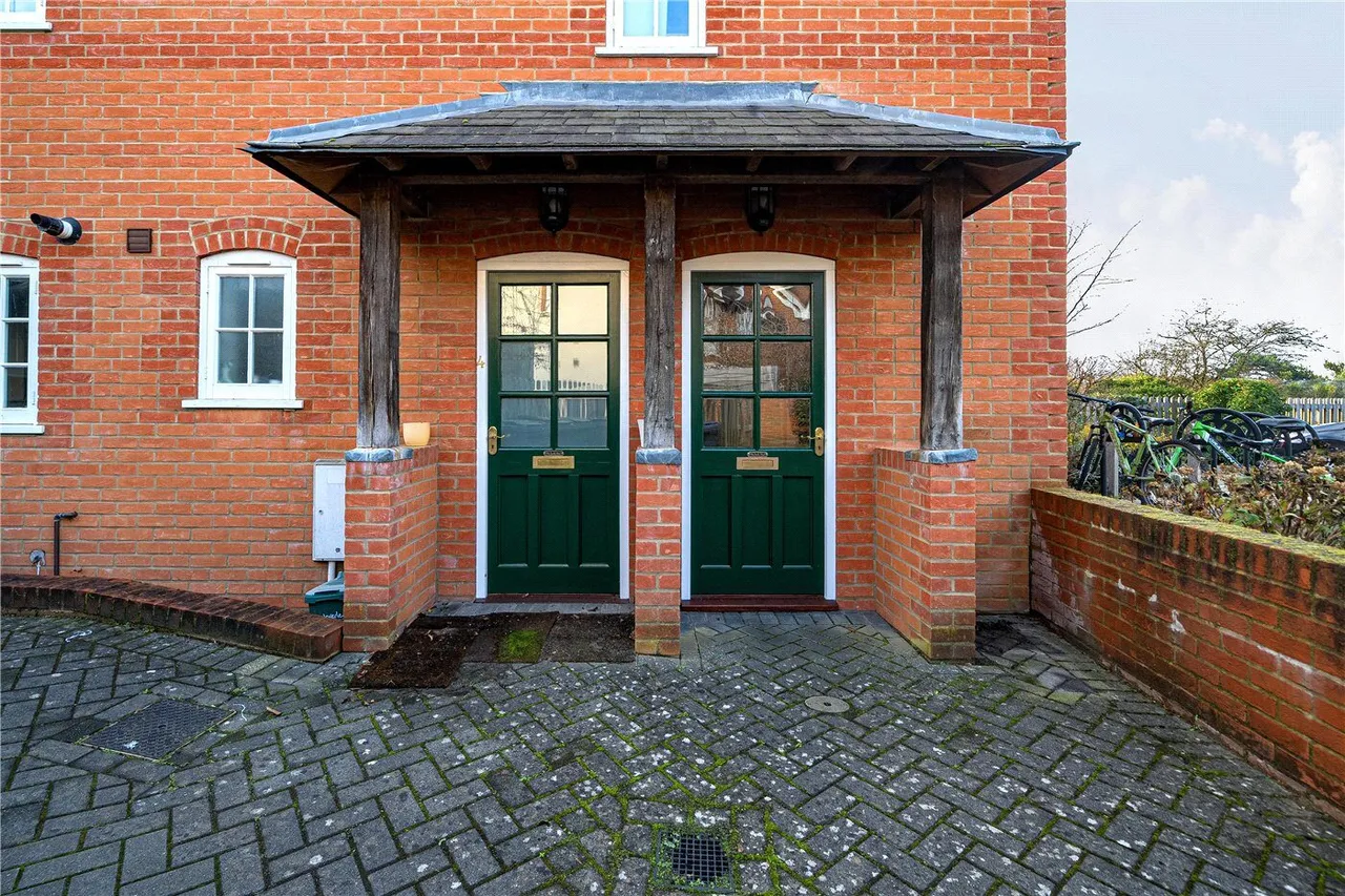 Tilford Street, Tilford, GU10, photo 9