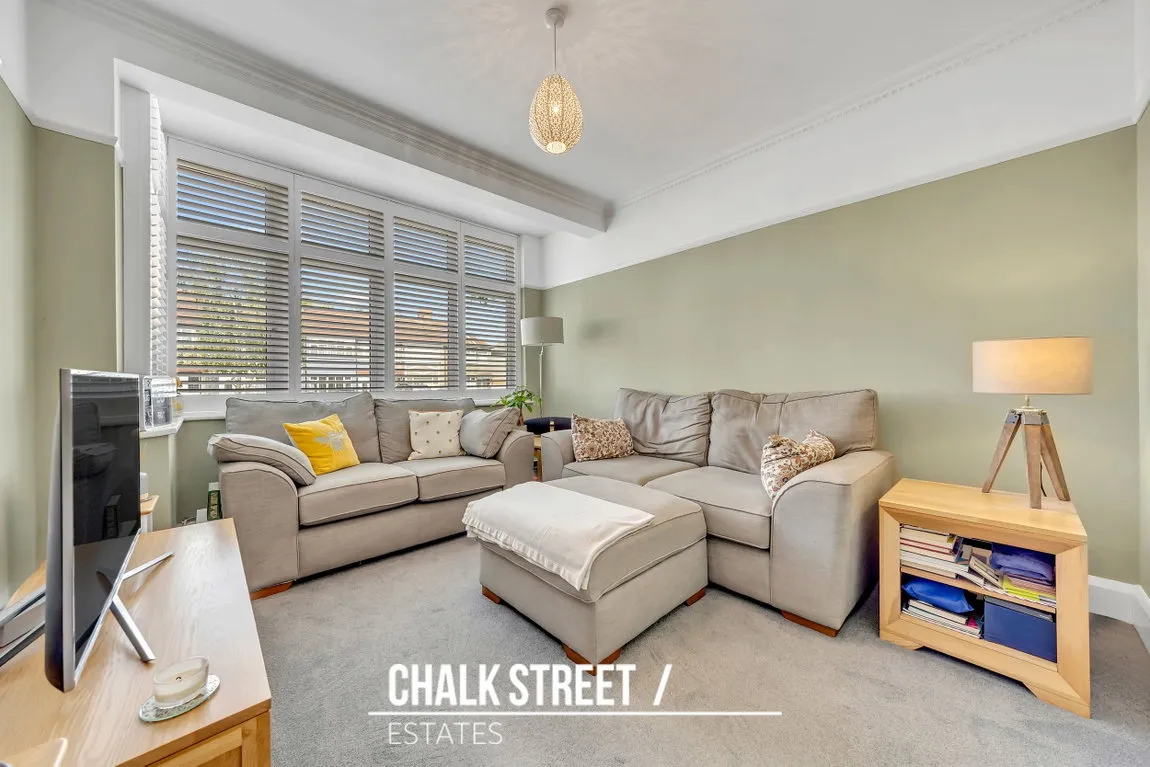 Upper Rainham Road, Hornchurch, RM12 4EF, photo 2