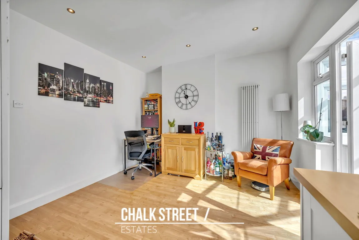 Upper Rainham Road, Hornchurch, RM12 4EF, photo 5