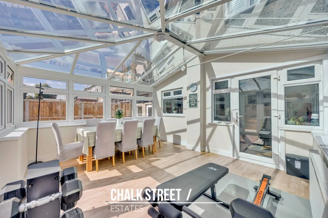 Upper Rainham Road, Hornchurch, RM12 4EF, photo 8