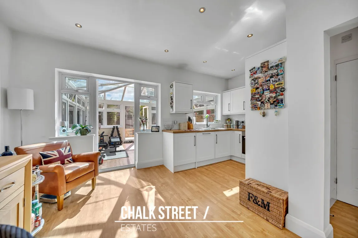 Upper Rainham Road, Hornchurch, RM12 4EF, photo 6