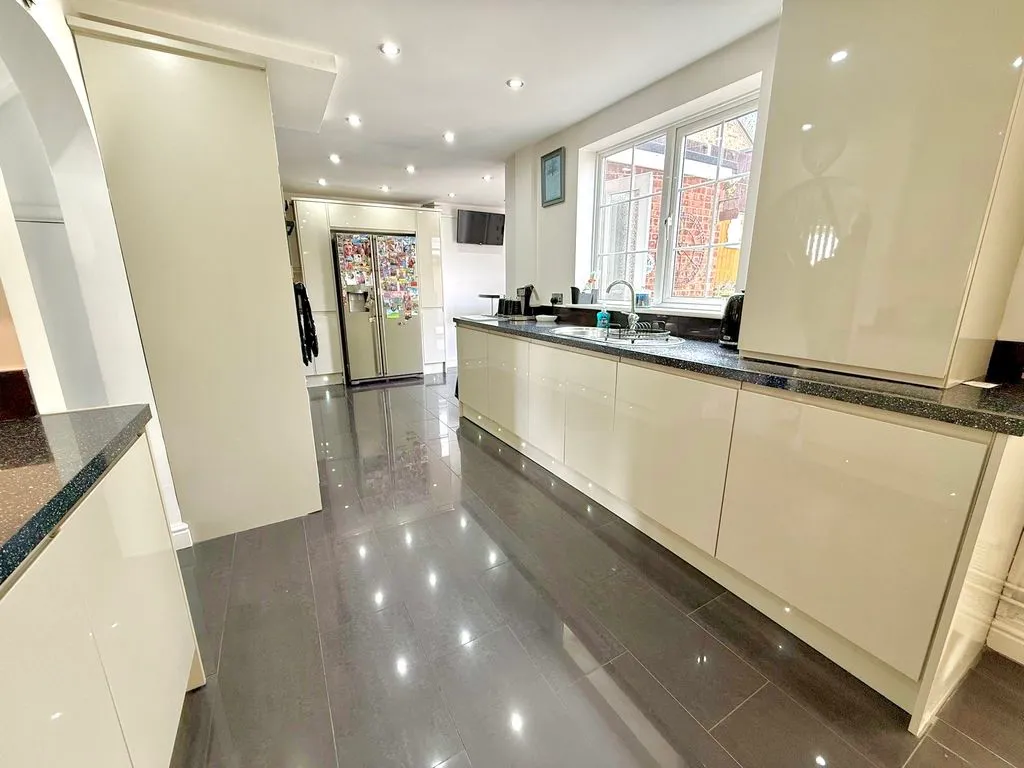 Bowland Crescent, Dunstable LU6 3QD, photo 8