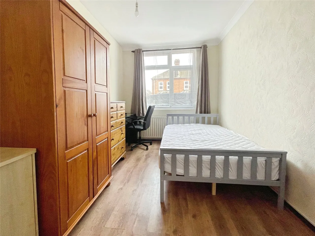 1 bed house to rent, Queens Road, Egham, TW20