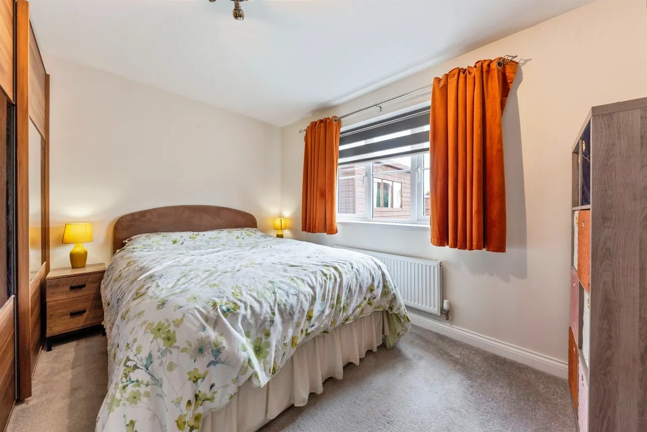 Randall Close, Newark, NG24, photo 12