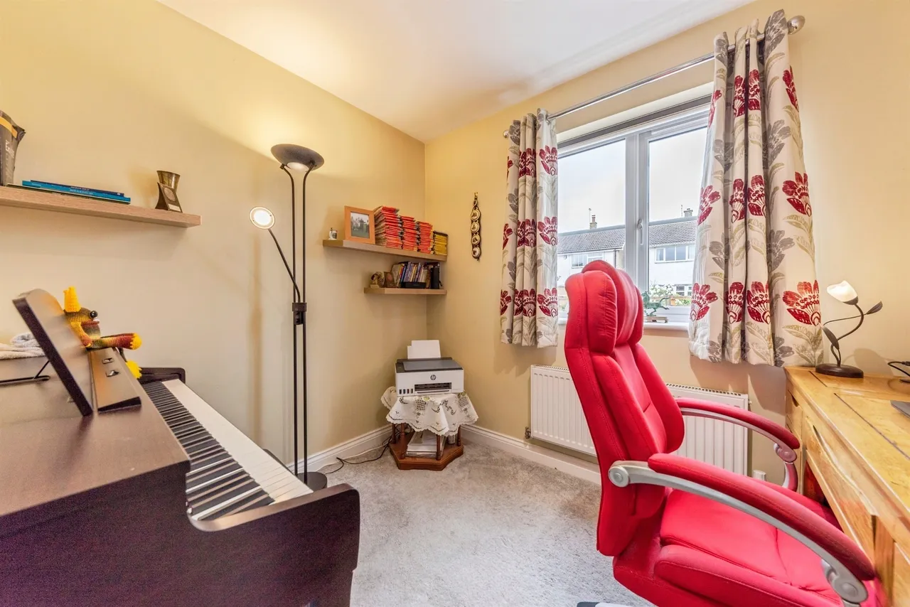 Randall Close, Newark, NG24, photo 13