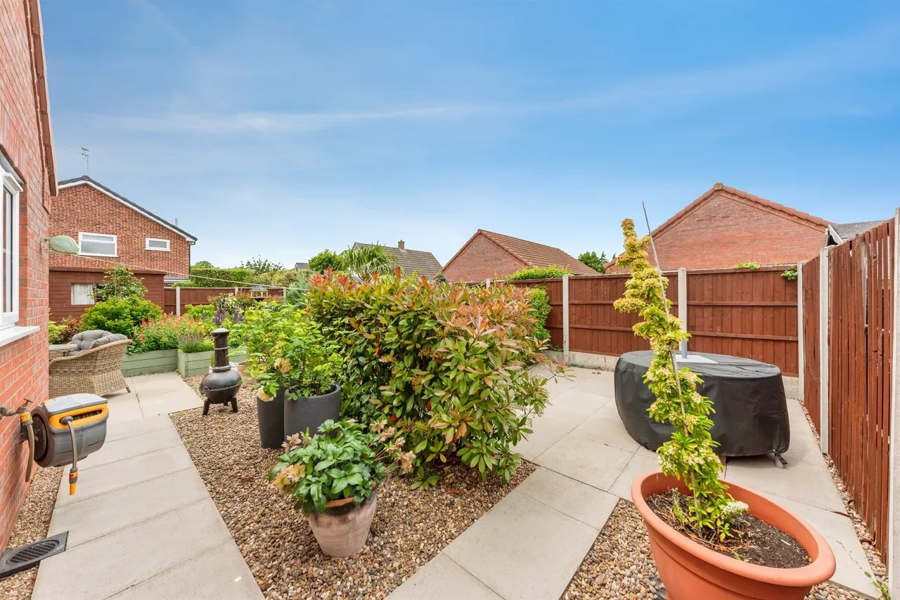Randall Close, Newark, NG24, photo 15