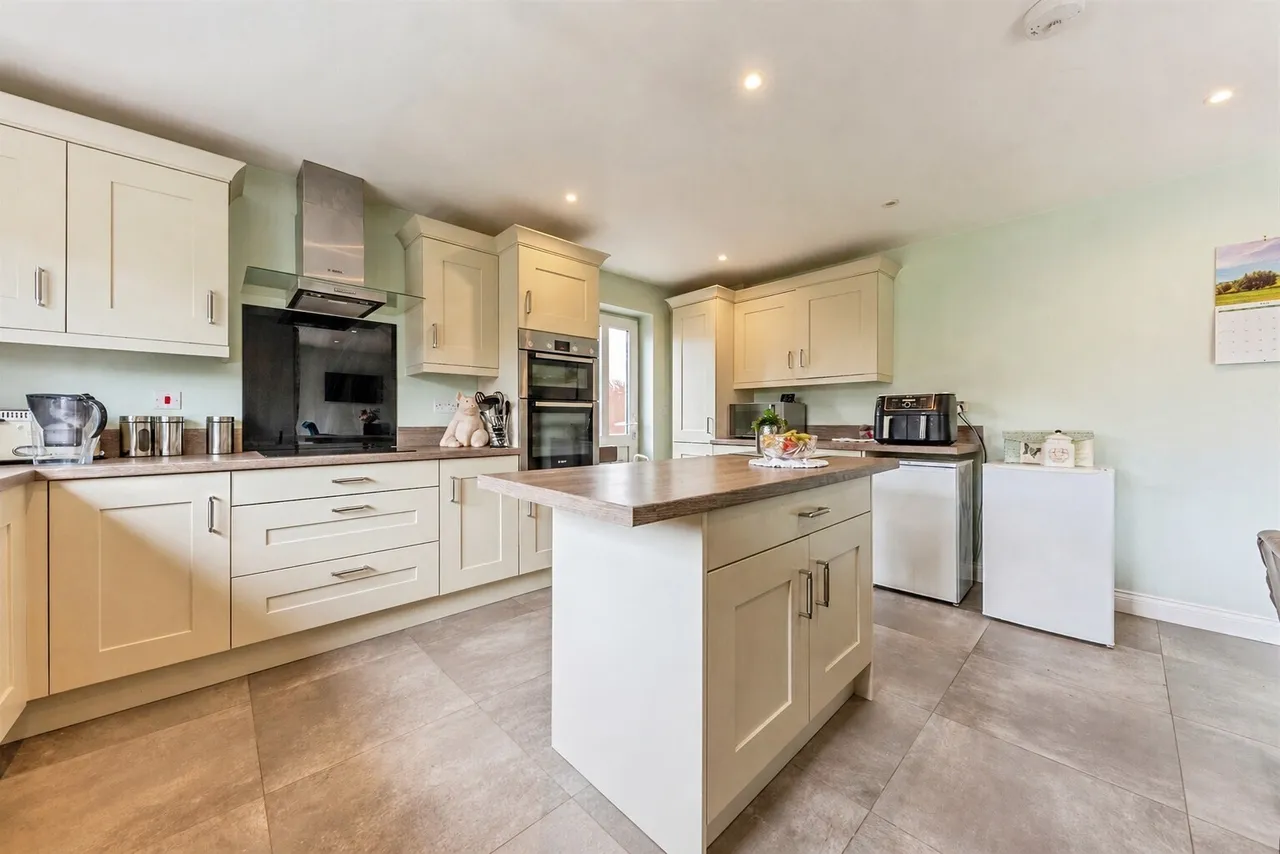 Randall Close, Newark, NG24, photo 7