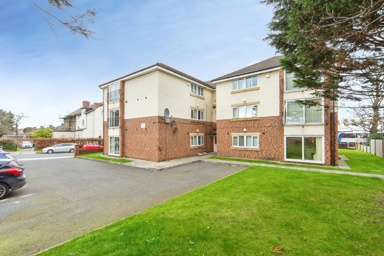 2 bed flat for sale, New Chester Road, Birkenhead, CH42