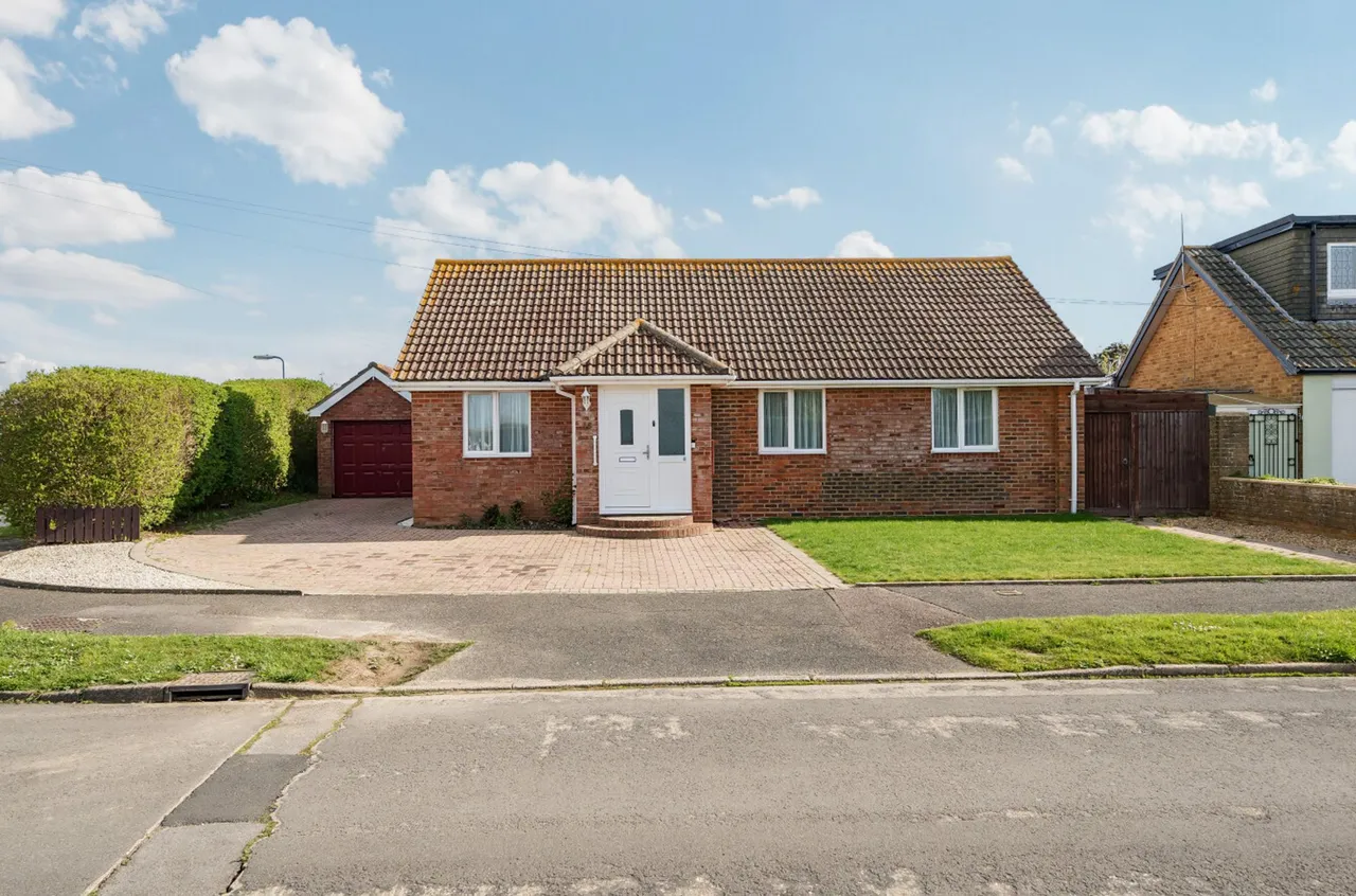 4 bed property for sale, Chichester Way, Selsey, PO20