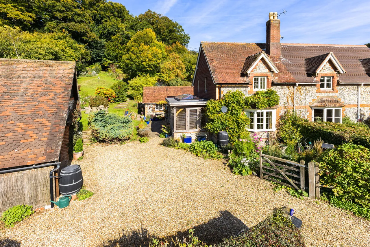 2 bed house for sale — Well Lane, Bentworth, GU34