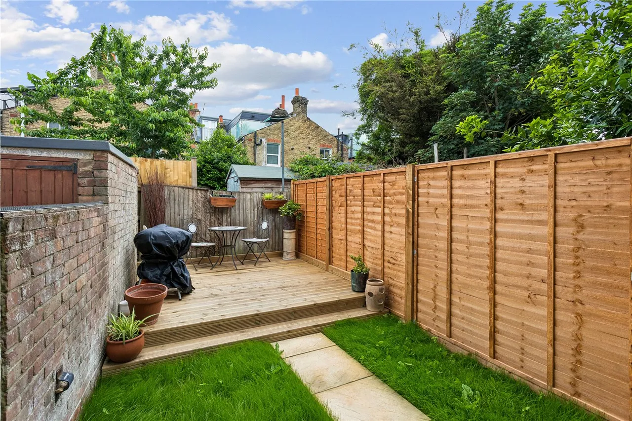 2 bed flat for sale — Byton Road, London, SW17