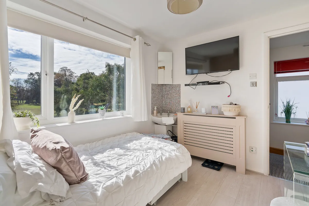 Sunbury-on-thames, TW16, photo 26