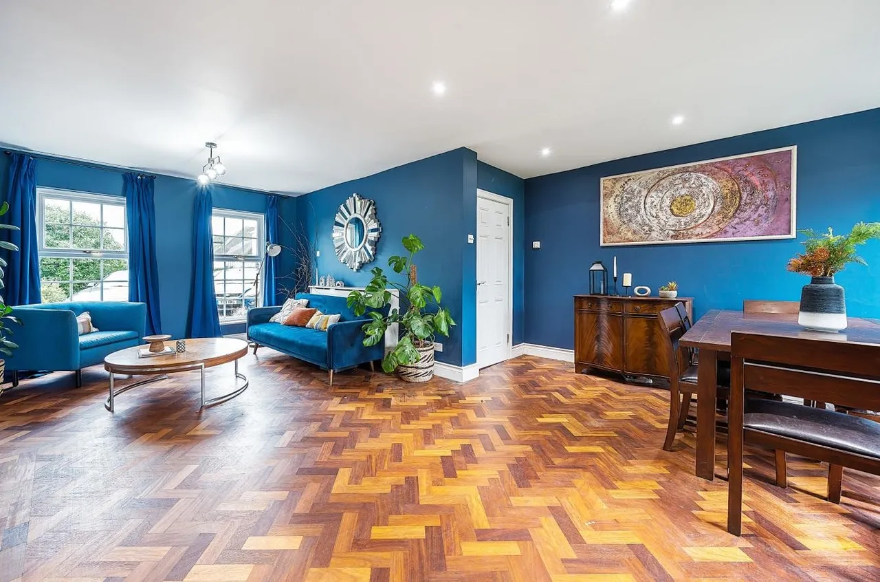 Beverley Close, Ewell, KT17 3HB, photo 2