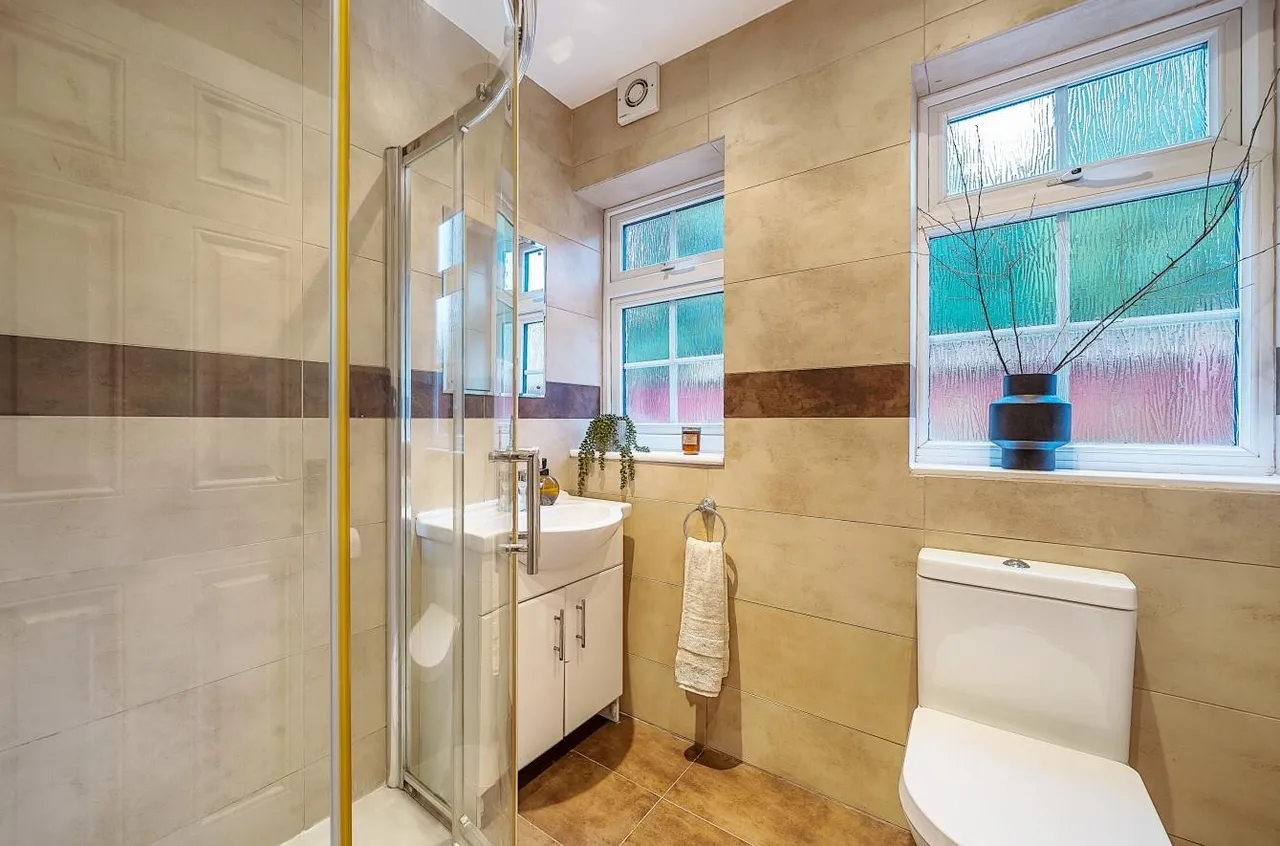 Beverley Close, Ewell, KT17 3HB, photo 7
