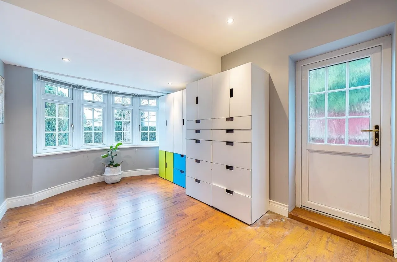 Beverley Close, Ewell, KT17 3HB, photo 12