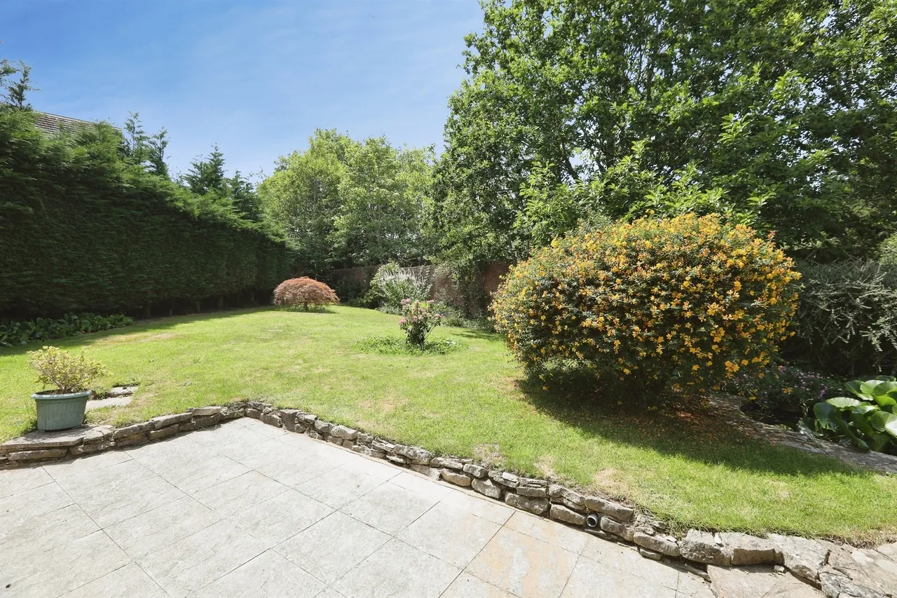 St. Agnes Road, East Grinstead, RH19, photo 13