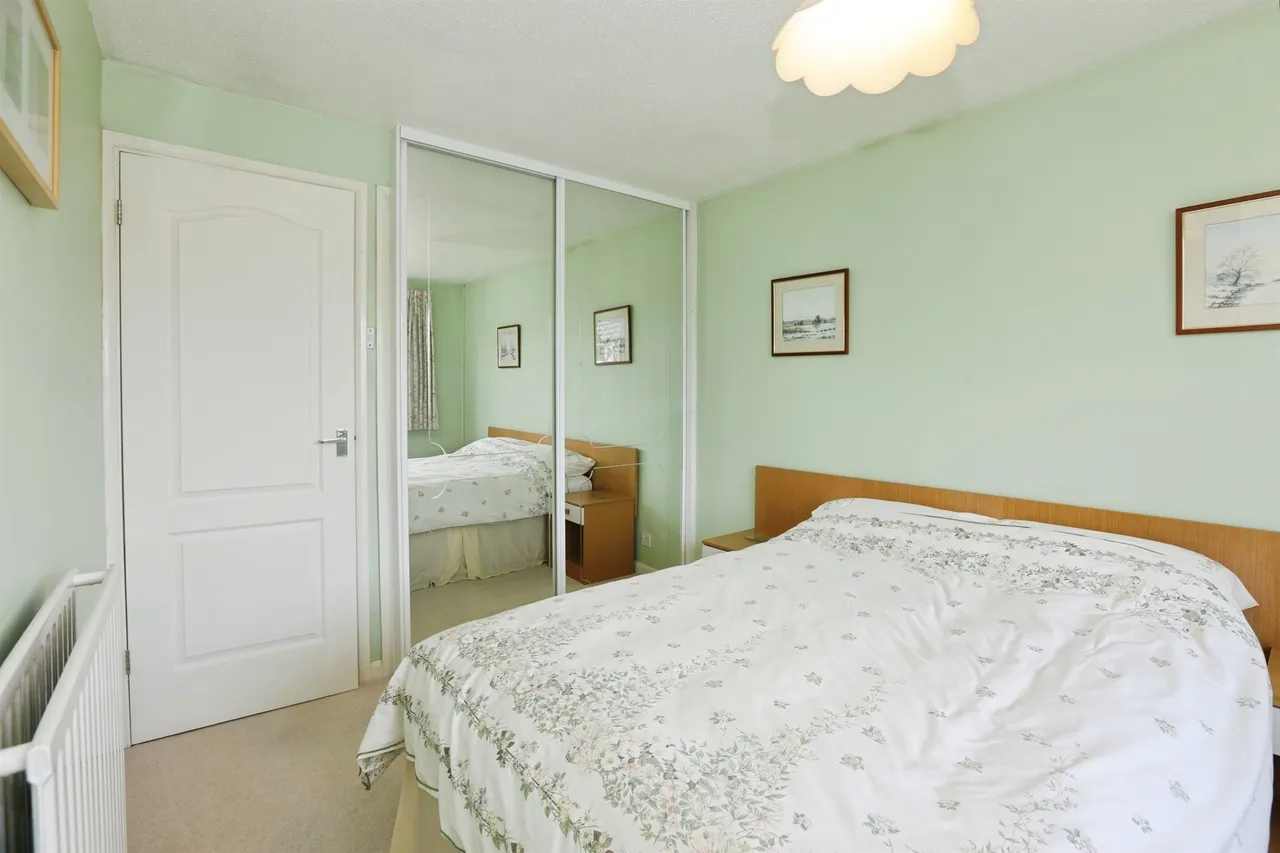 St. Agnes Road, East Grinstead, RH19, photo 5