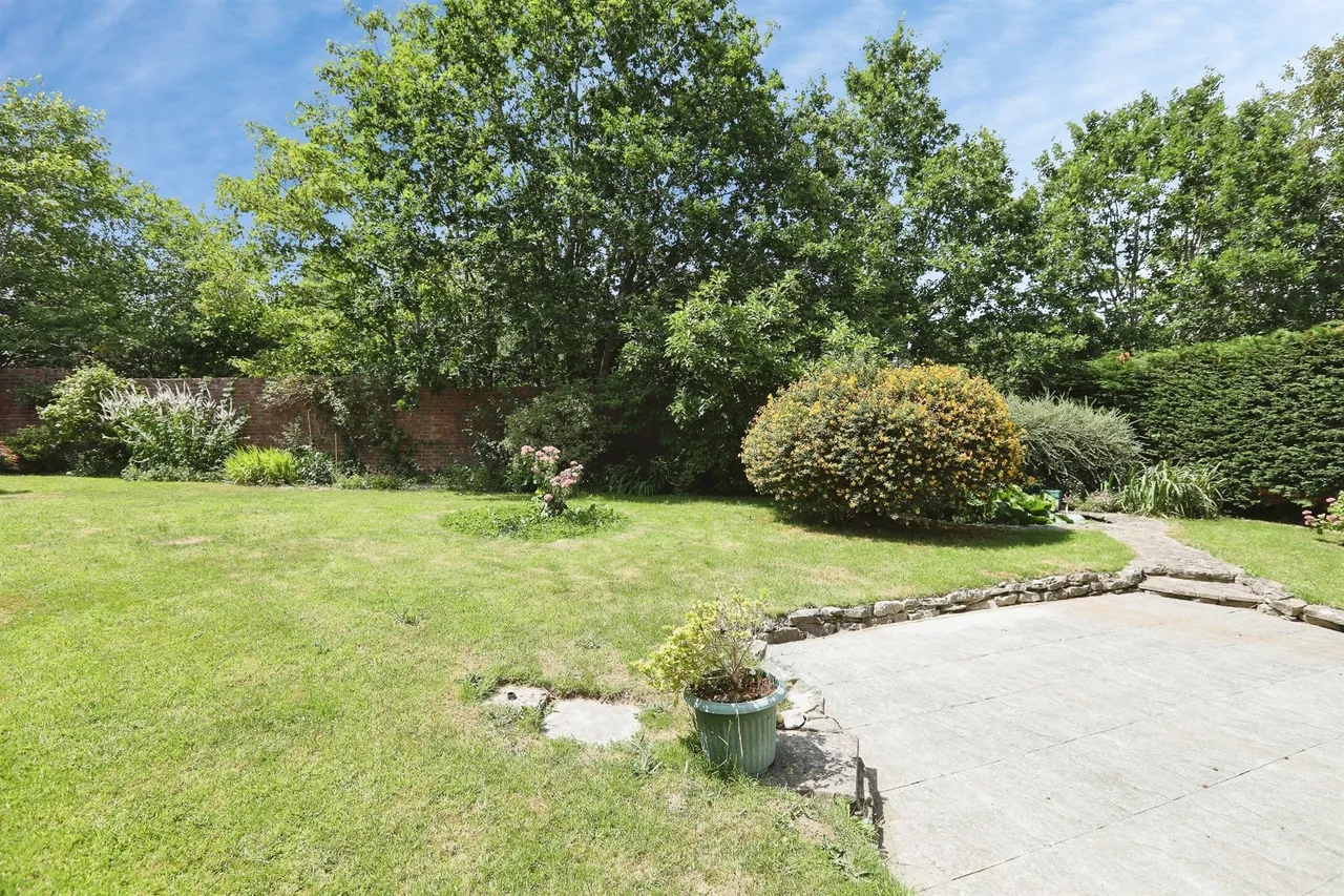 St. Agnes Road, East Grinstead, RH19, photo 8