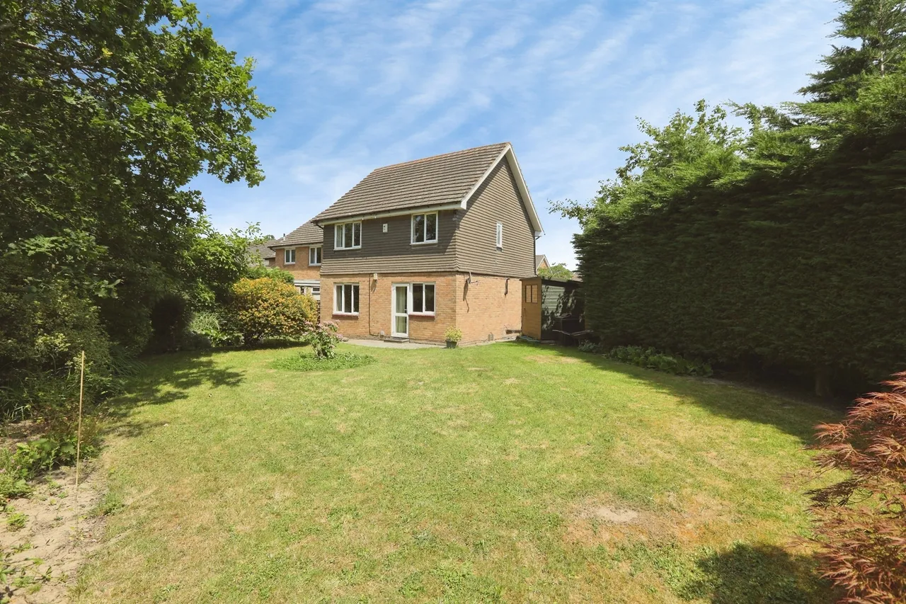 St. Agnes Road, East Grinstead, RH19, photo 10