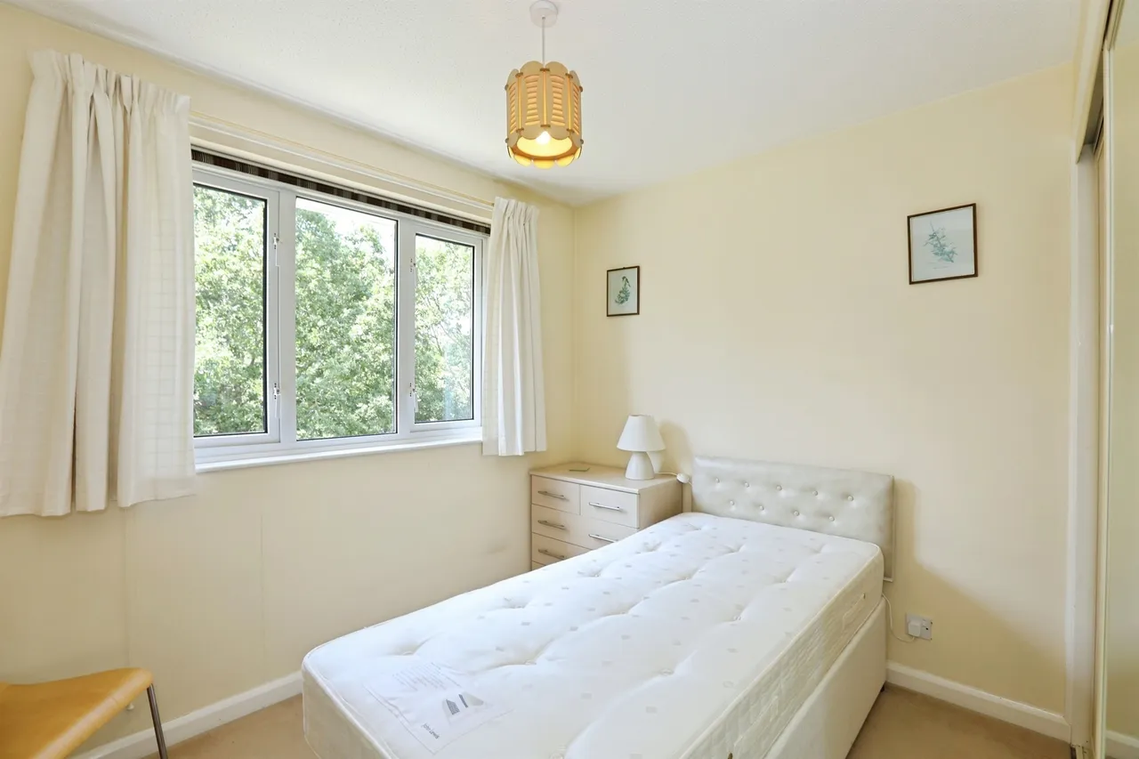 St. Agnes Road, East Grinstead, RH19, photo 7