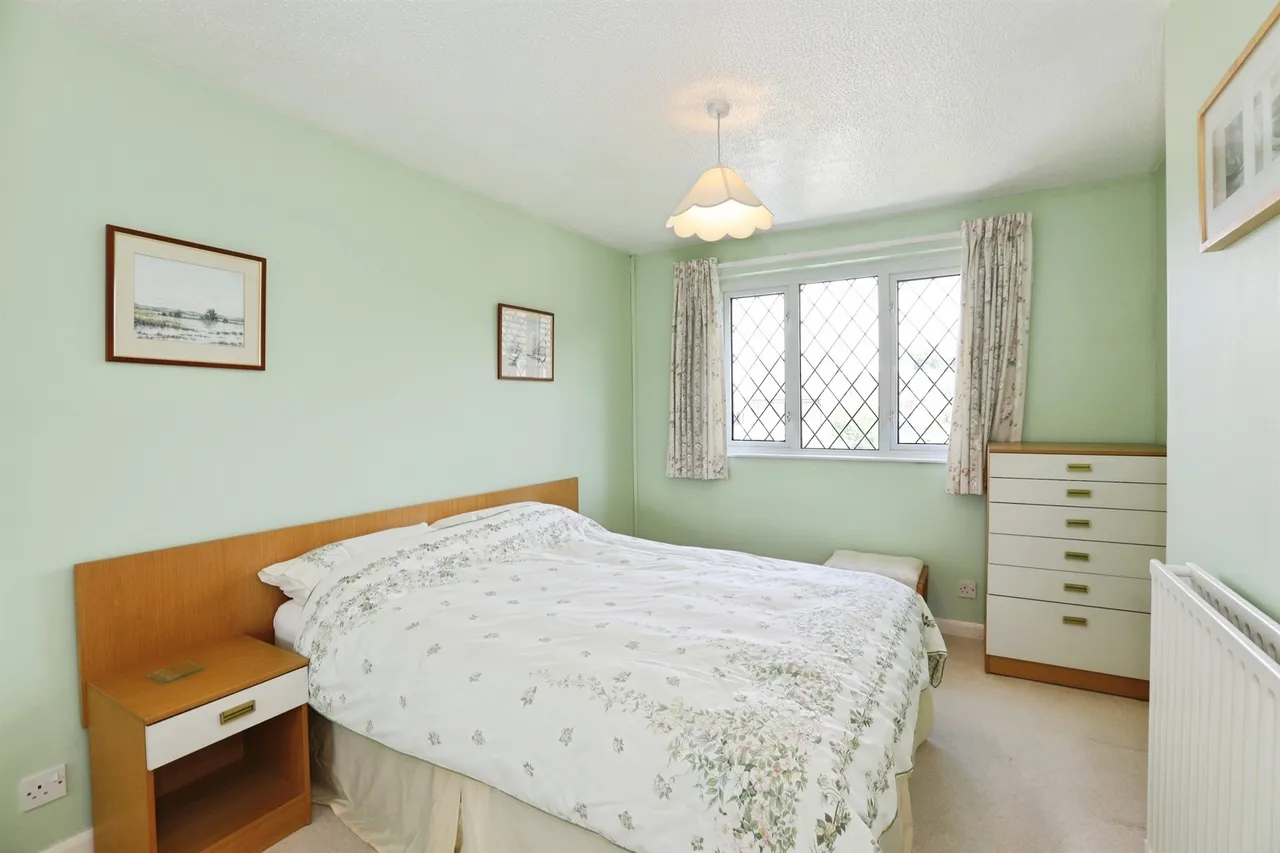St. Agnes Road, East Grinstead, RH19, photo 12