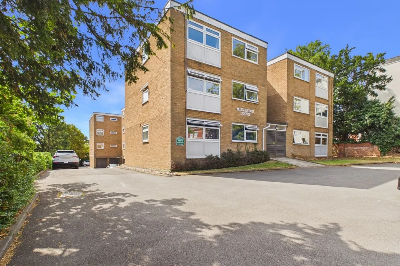 2 bed flat to rent — Milverton Court, Milverton Hill, Leamington Spa