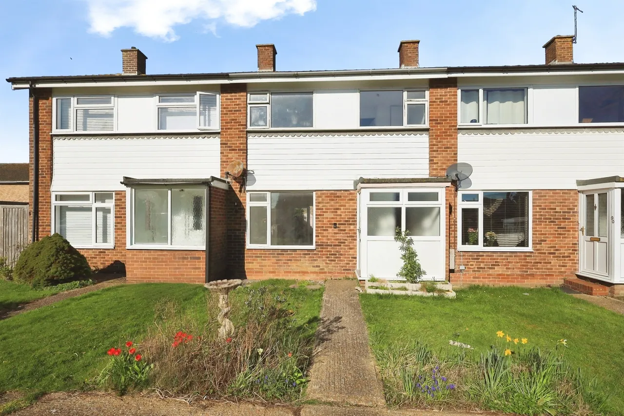 3 bed house for sale — Oxendean Gardens, Eastbourne