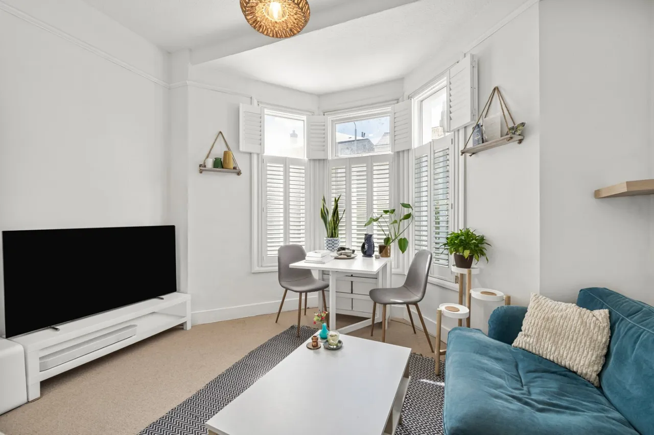 2 bed flat for sale, Trinity Road, London, SW17