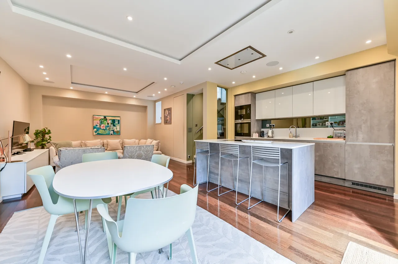 4 bed house for sale — 1 Craddock Street, London