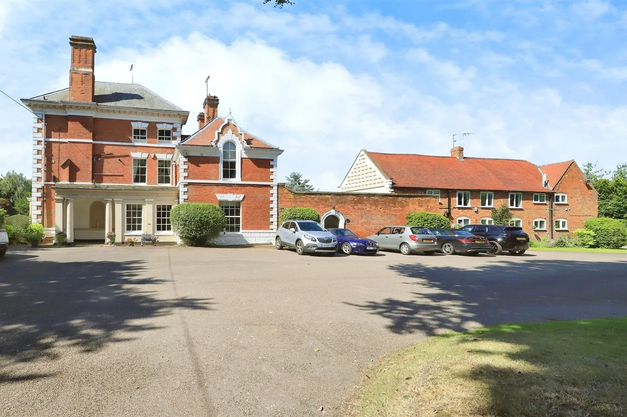 2 bed flat for sale — Hackmans Gate Lane, Belbroughton, Stourbridge