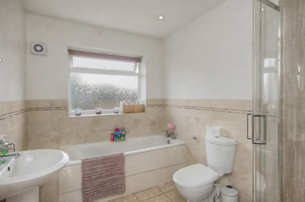 Rides Court, Moulton, photo 11