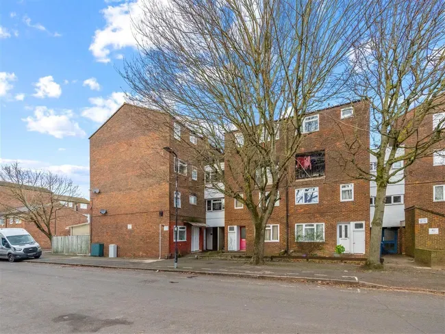 3 bed flat for sale — Union Road, Northolt
