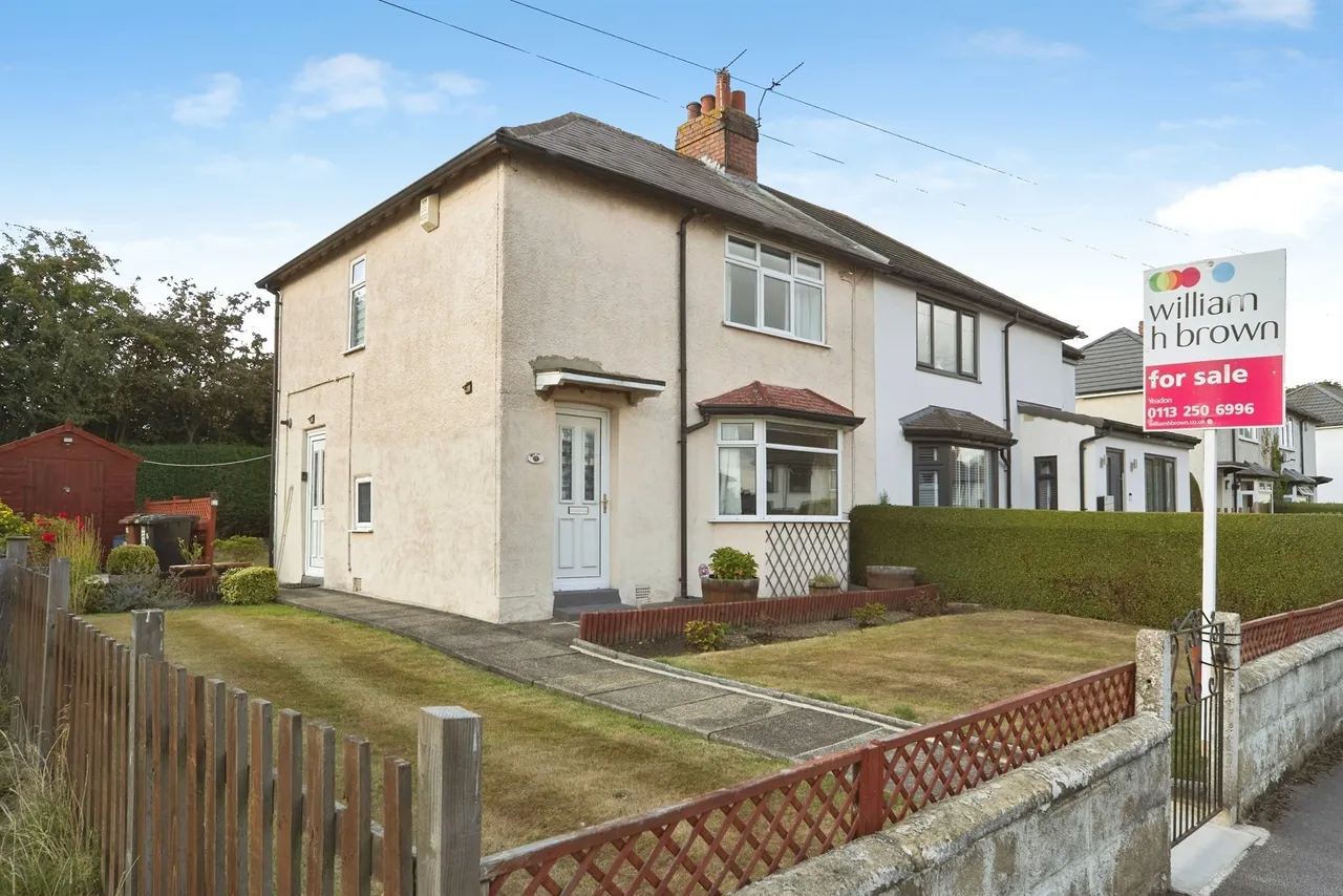 2 bed house for sale — Hawthorn Avenue, Yeadon, Leeds