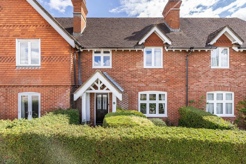 3 bed house for sale, Middle Street, Brockham, RH3