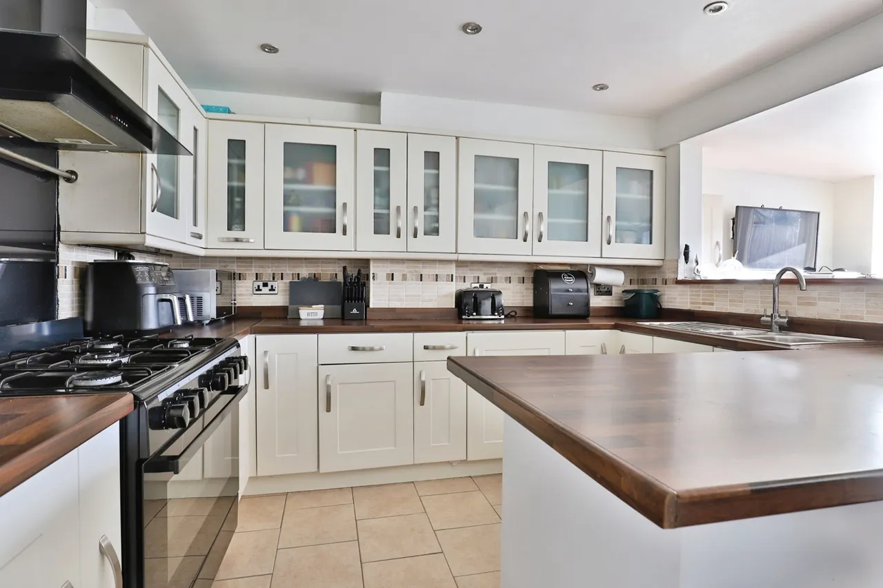 Heathfield Road, West Moors, BH22, photo 4