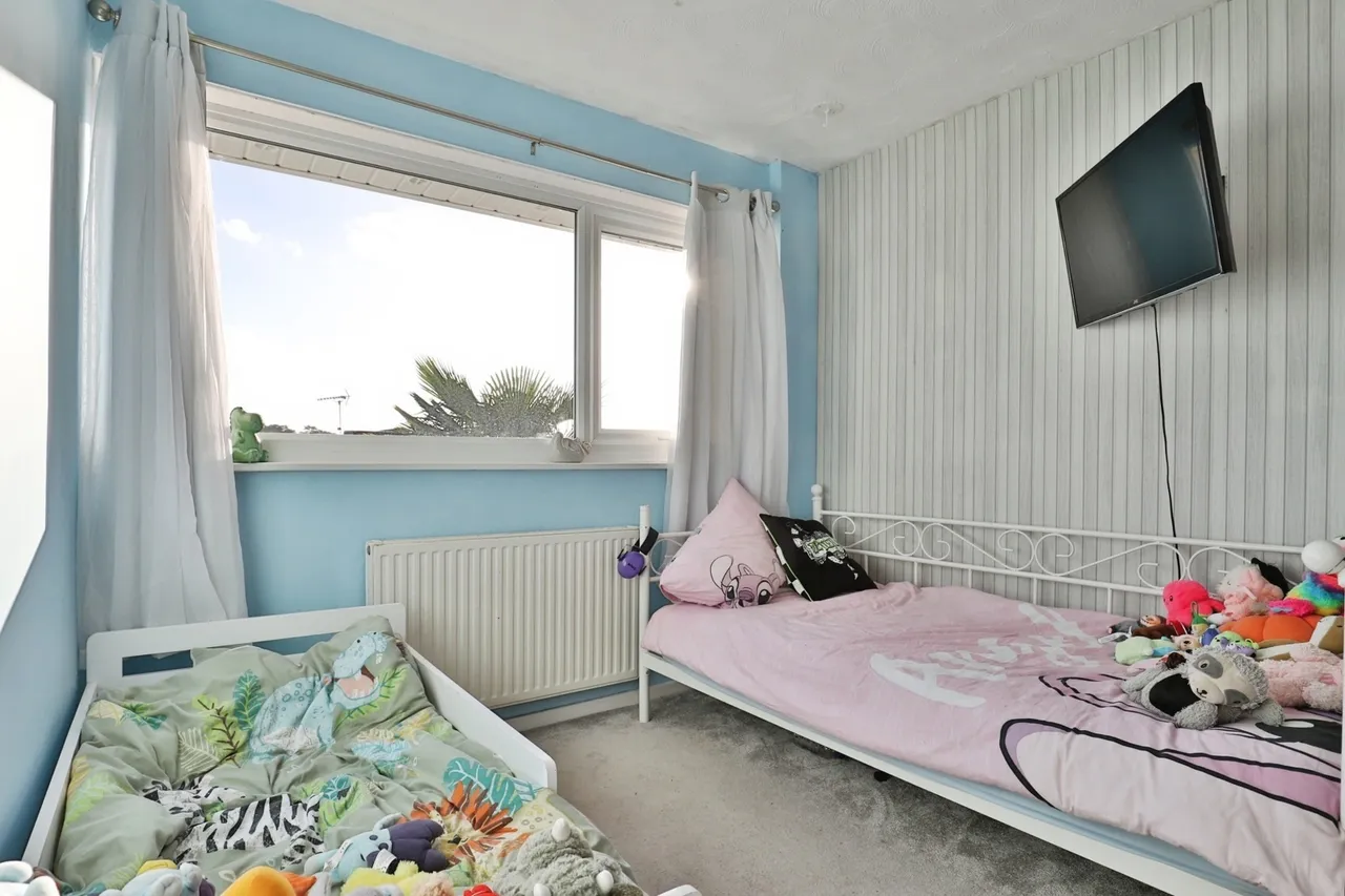Heathfield Road, West Moors, BH22, photo 14