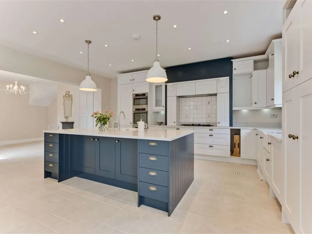 Old Chestnut Avenue, Claremont Park, KT10, photo 3