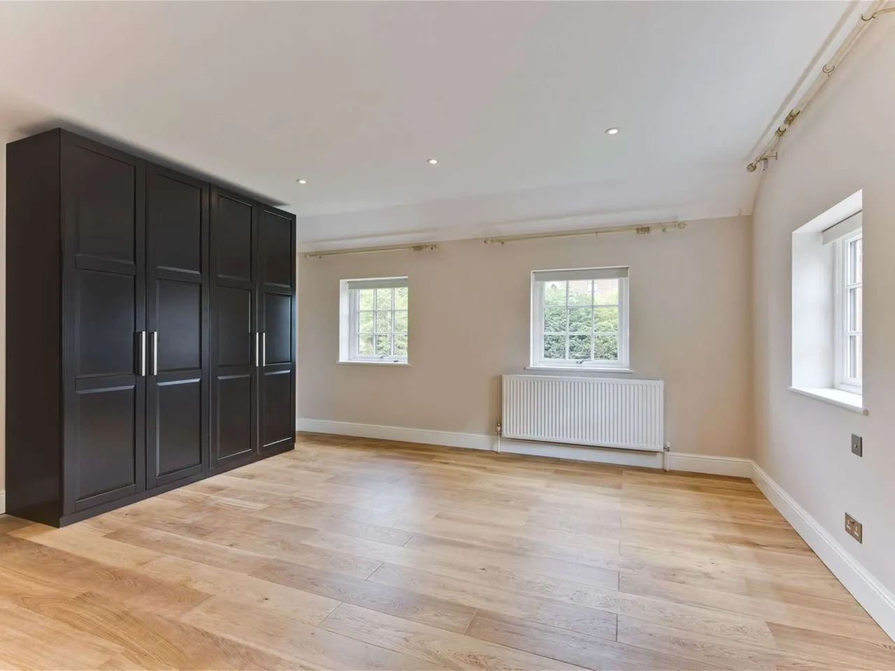 Old Chestnut Avenue, Claremont Park, KT10, photo 5