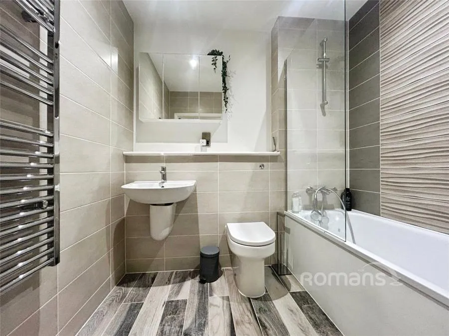 Farnborough Road, Farnborough, GU14, photo 9