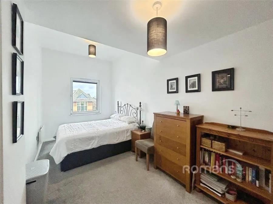 Farnborough Road, Farnborough, GU14, photo 8
