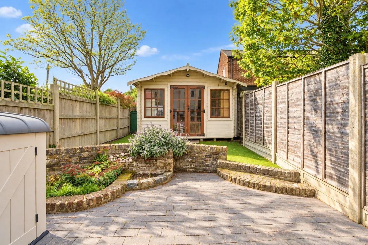 High Street, London Colney, AL2, photo 14