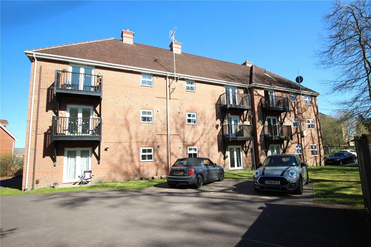 Kingsley Square, Fleet, Hampshire, GU51 1AJ, photo 5