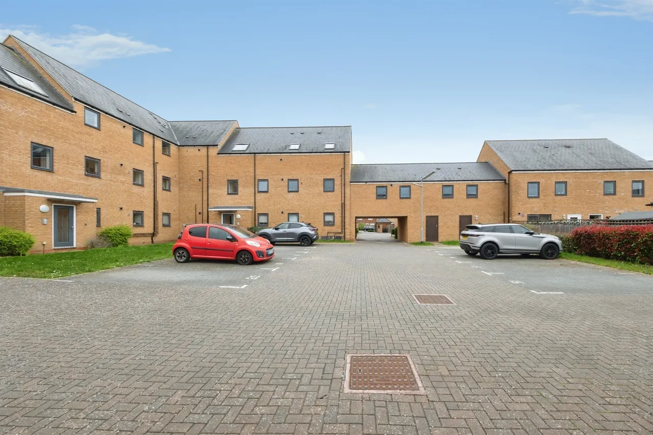 Holt Avenue, Brooklands, Milton Keynes, photo 12
