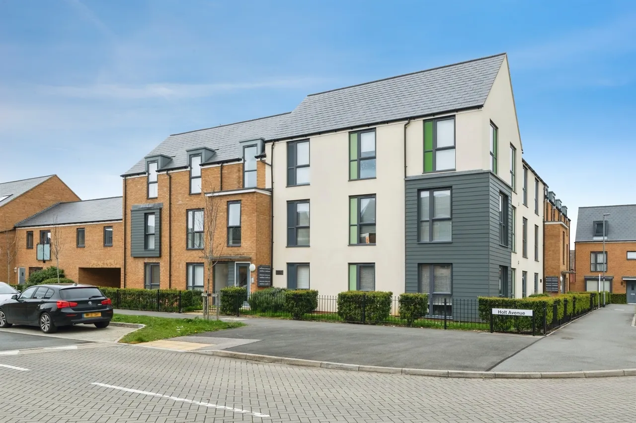 Holt Avenue, Brooklands, Milton Keynes, photo 11
